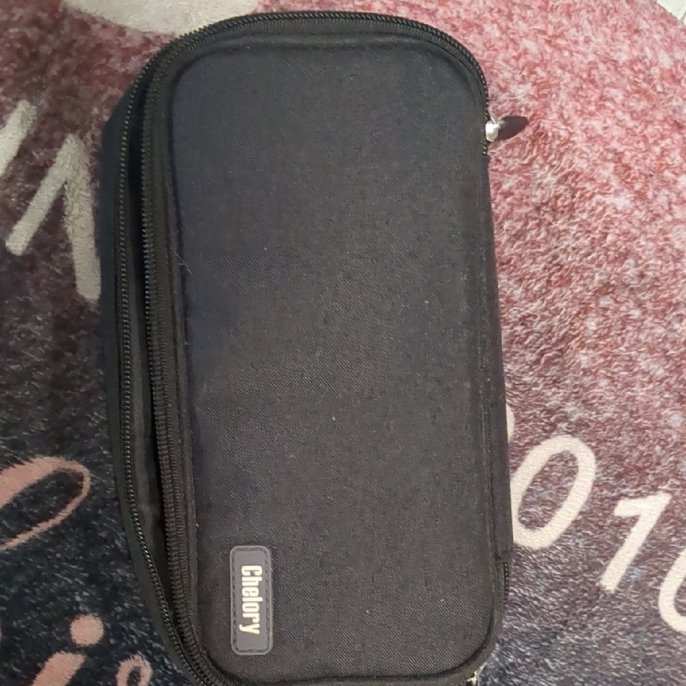 Chelory Bllack Travel Pouch